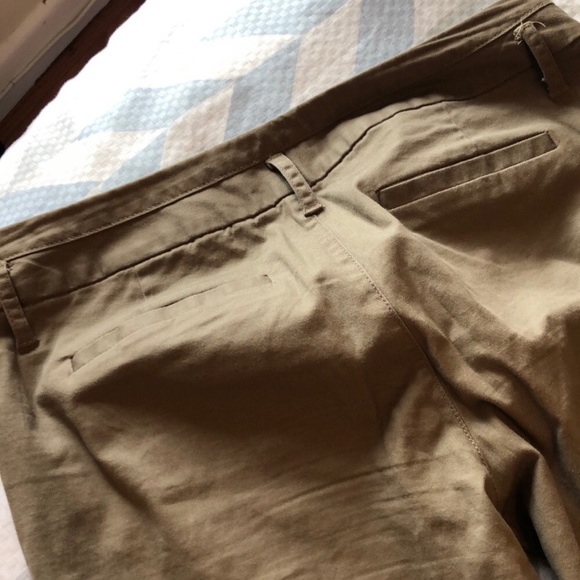 Tan capris - Picture 4 of 4